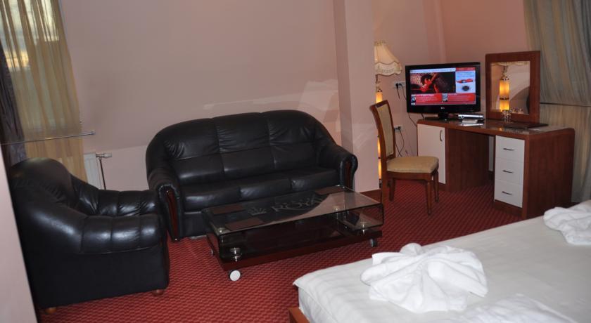 Hotel Royal プリシュティナ エクステリア 写真