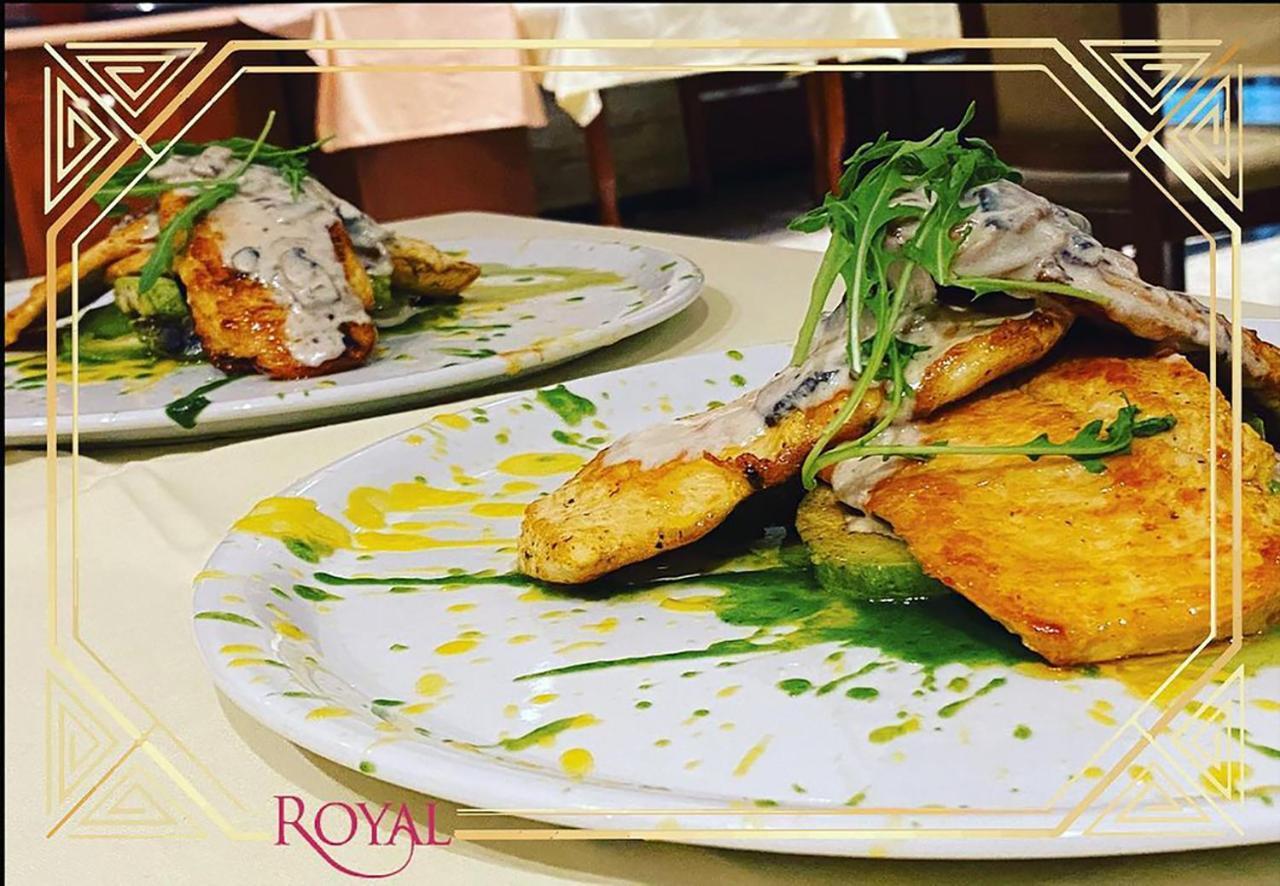Hotel Royal プリシュティナ エクステリア 写真
